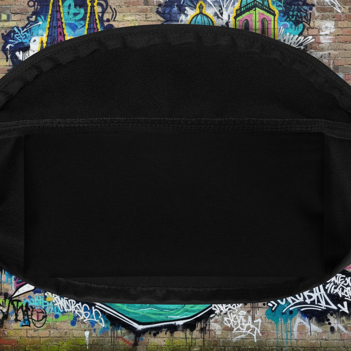 schwarze wasserfeste gürteltasche mit verstellbarem gurt und mehreren taschen