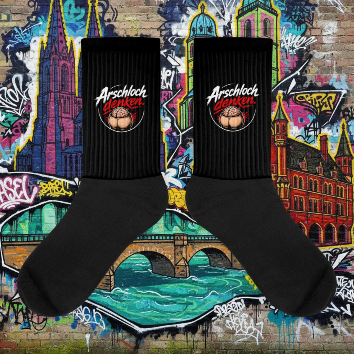 schwarze socken mit gepolstertem boden und farbigem muster